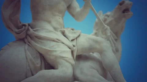 Close up of the Neptune statue Vídeo Stock 154190795