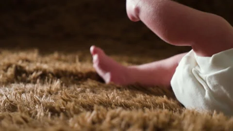 Close-up of a newborn baby's legs on a soft wool blanket Stock-Footage 220750566
