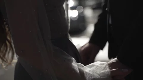 Close-up of newlyweds holding hands 库存影片 334721097