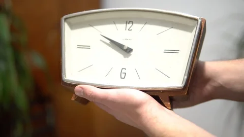 Close-up of an old Desk clock , hands spinning and time goes by . Wooden clock Video stock 98951644