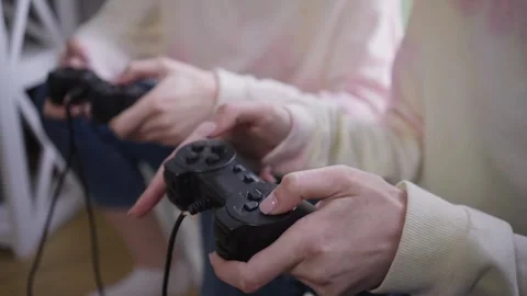 Close-up of an old man's hand with the joystick of a gaming console. Elderly man 库存影片 334653564