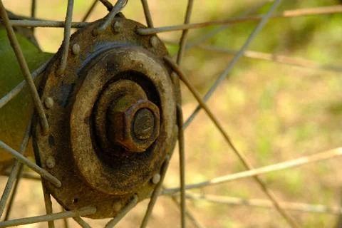 Close up old rustic motorcycle wheel bars Foto stock