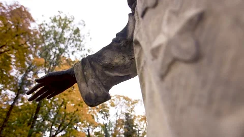 Close up of old statue of Maria at the old cemetery 스톡 동영상 155580672