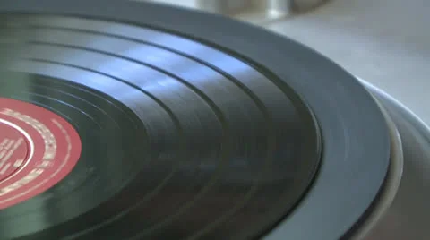 CLOSE UP OF OLD TIME RECORD ON PLAYER SPINNING AND NEEDLE HD 1080 Vidéo 24866745