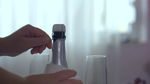 Close up of an open bottle of champagne Vídeo Stock 109126990