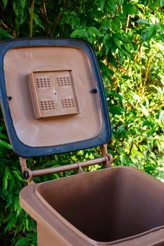 Close-up of an open brown bio-waste bin lid showing the integrated odor filte Foto stock