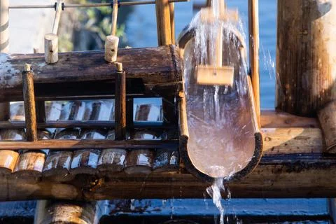 Close Up Of Operating Bamboo Water Wheel Toy Mechanical Structure In Agricu.. Foto stock