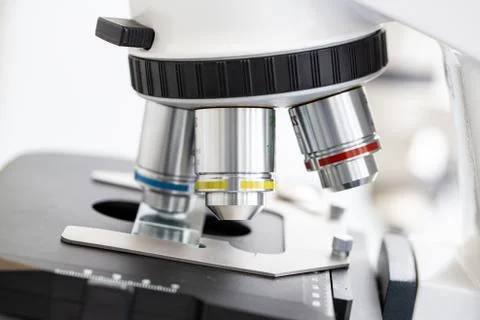 Close up of a optical microscope lenses Stock-Fotos