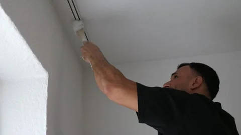 Close Up of Painter Painting Ceiling Edge and Curtain Track White with Smal.. Vídeo Stock 347724716