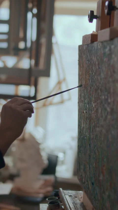 Close Up of Painter Using Fine Brush to Add Details to Abstract Artwork 库存影片 330882457