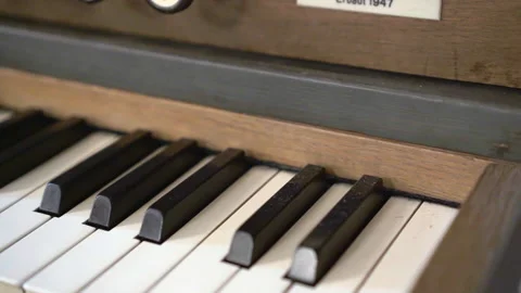 Close-Up Pan Of An Organ Draw Stop Knobs And Keyboard - Erfurt, Germany 스톡 동영상 154577747