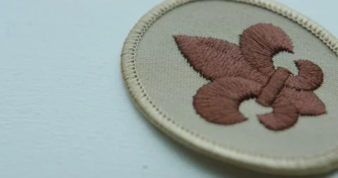 Close Up Pan Right of an Angled Boy Scout Arm Patch Vídeos de archivo 165219935