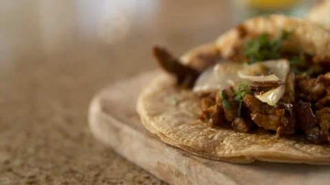 Close up pan right of chicken tacos  Stock Footage 112576160