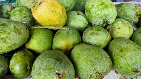 Close-up pan shot of Kalapadi or Kalapad or Kimunyi mangoes on display for sa Stock Footage 313380906