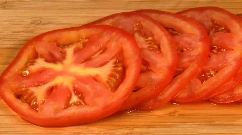 Close up pan of sliced tomatoes Stock-Footage 523053