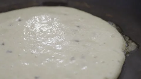 Close up of pancake cooking. Bubbles in the pancake batter as it cooks. 스톡 동영상 328963922