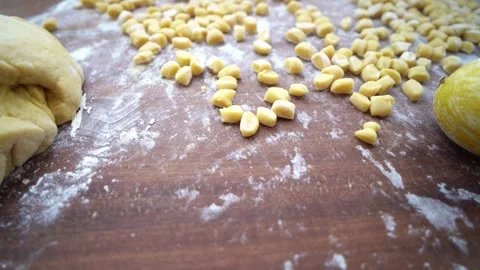 Close up panning of floured struffoli and lemon 스톡 동영상 277516106
