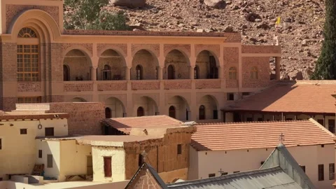 Close up panorama of Inner courtyard buildings of Saint Catherine Monastery Vidéo 341650490