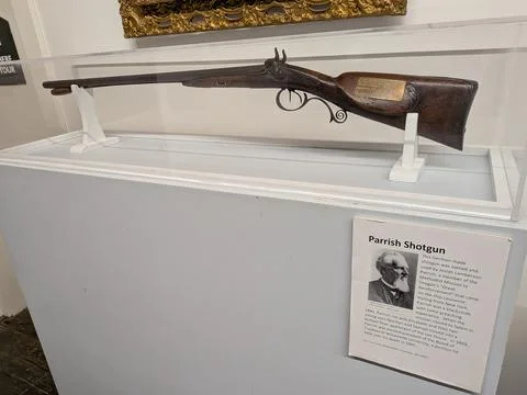 Close-up of the Parrish Rifle exhibit featuring a preserved firearm Fotos Stock