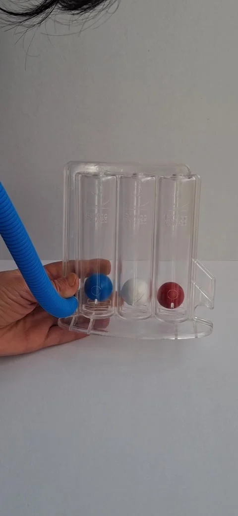 Close-up of Patient Using Incentive Spirometer for Breathing Exercise 動画素材 332677240