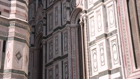 Close up pattern of Florence Cathedral Duomo in Florence, Italy on a sunny day 库存影片 221073680