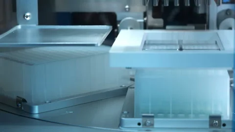 Close up of PCR nucleic acid extraction automated laboratory station. 動画素材 321576400