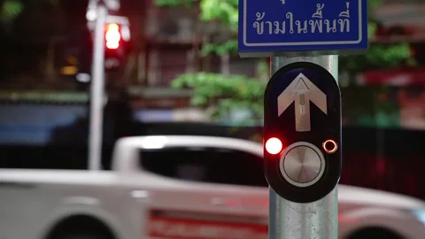Close up of pedestrian call button on a pole near the night city road with zebra Vídeo Stock 292947382