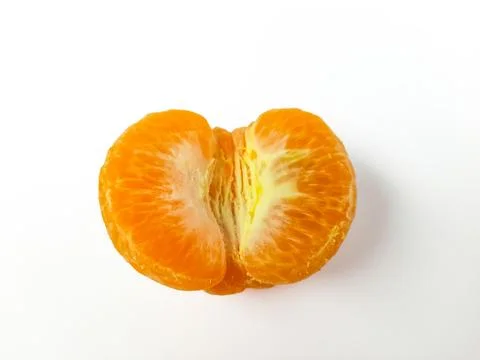 Close-Up of a Peeled Mandarin Orange Segment on White Background Fotos de archivo