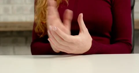Close up of people talking to the camera, gesturing with hands, woman explaining Vidéo 346219505