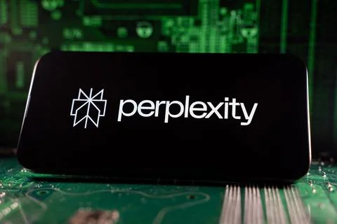 Close up of Perplexity logo on smartphone screen with motherboard background. Foto stock