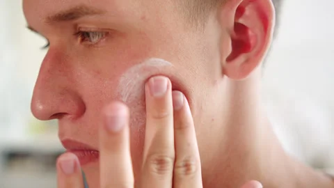 Close up of a person applying lotion to moisturize bad skin. Stock Footage 338176089