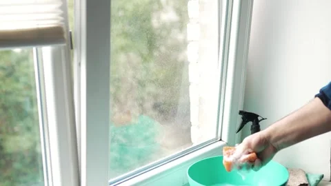 Close up of a person washing a plastic window frame with a sponge and soapy.. Vidéo 340159287