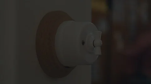 Close up Person's Hand Switch ON and Off Retro Light Switcher. Vídeo Stock 120687978