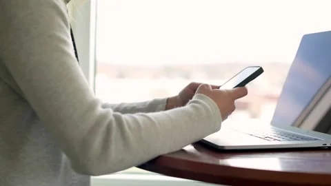 Close-up perspective of a professional woman using a smartphone while seated  Видео 275276873