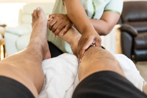 Close-up perspective view of masseuse performing traditional relaxing and Fotos de archivo