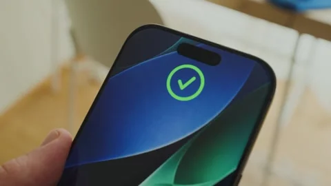Close up on phone recognizing facial features and unlocking device for access Vidéo 343259480