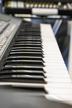 Close-Up of Piano Keys with Soft Focus and Shallow Depth of Field Stock-Fotos