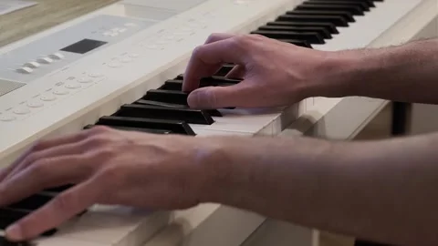 Close-Up Piano Practice Hands Learning Digital Keyboard Vidéo 331905379