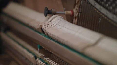 Close Up of Pianotuner Tuning Видео 90458468