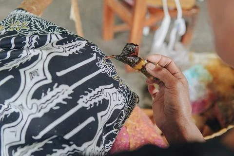Close up picture of drawing the design pattern of Indonesian batik tulis fa.. Fotos de archivo