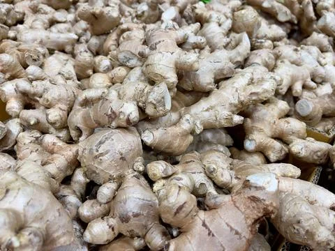 Close up of a pile of fresh ginger root for sale Stock Photos