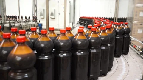Close up of plastic bottle industry on a conveyor belt Stock-Footage 65593862