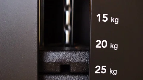 Close up plate stacked of weight machine in gym Видео 128227232