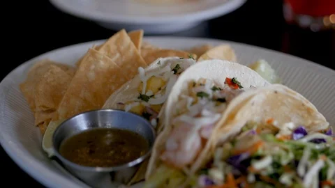 Close up on plated fish tacos Stockbeeldmateriaal 94235792