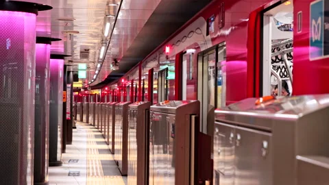Close up of Platform door and Train door of JR Marunouchi Line closing  Stock Footage 189494375