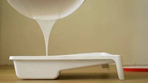 Close-up plot of pouring a viscous light substance from a can. Clip. Pouring Stock Footage 139769323