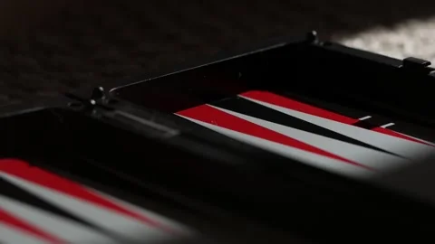 Close-up portable folding magnetic backgammon red and black Vídeos de archivo 130265218