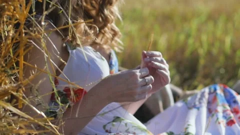 Close-up portrait of attractive young redhead woman sitting near hay 스톡 동영상 152720751