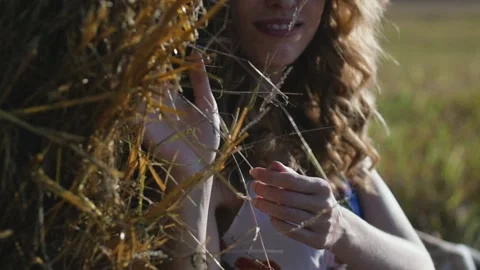 Close-up portrait of attractive young redhead woman sitting near hay Stock-Footage 152804371