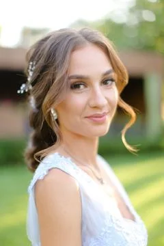Close up portrait of charming nice bride outdoors. Foto stock